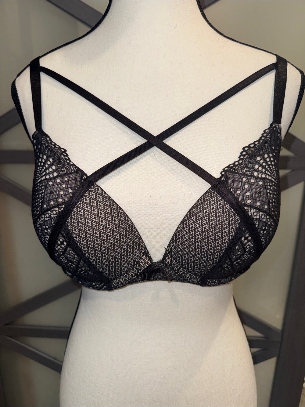 Hunkemoller 38C Black Lace Strappy Harness Underwire Balconette Push Up Bra